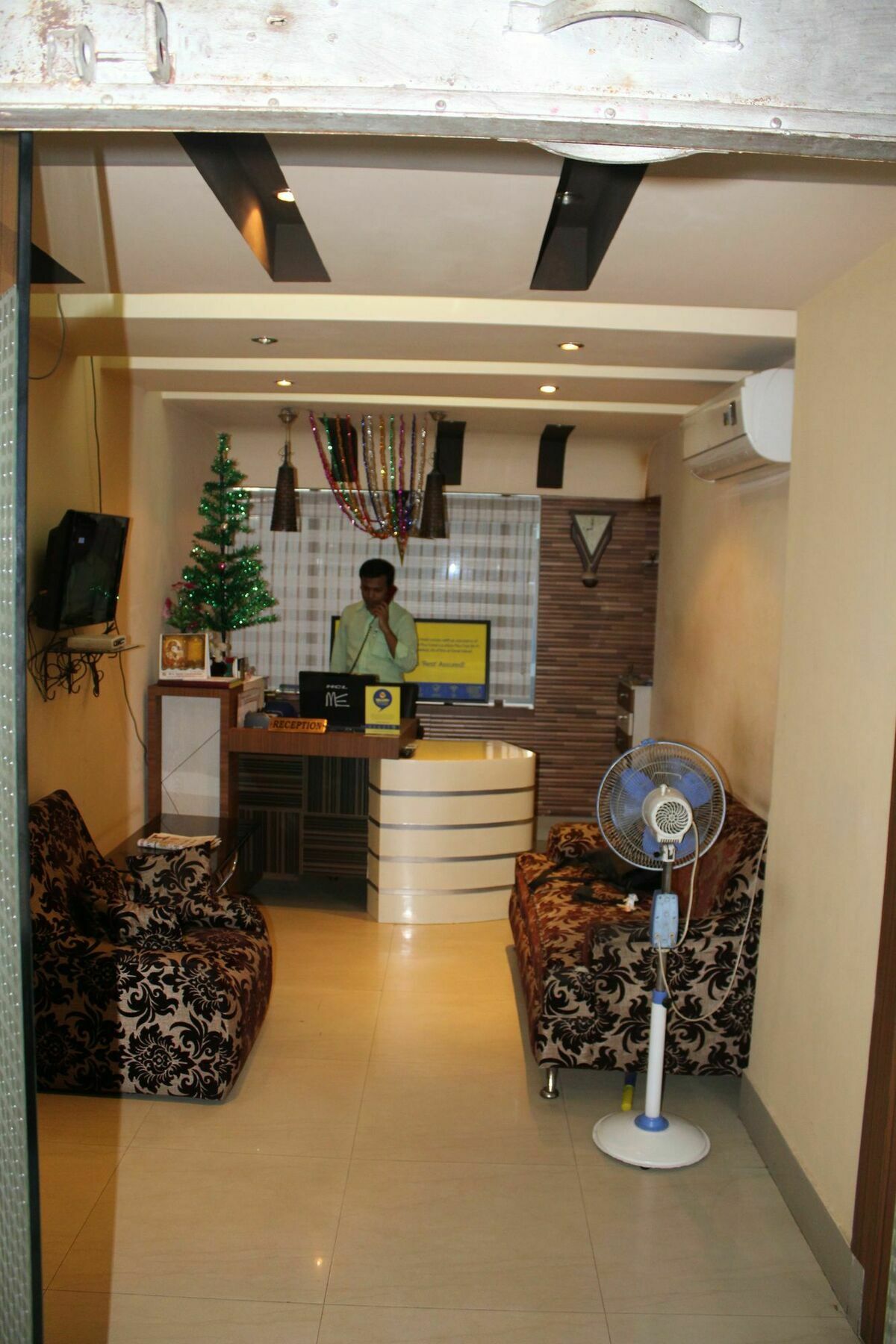 Transit Inn Dam Dam Экстерьер фото